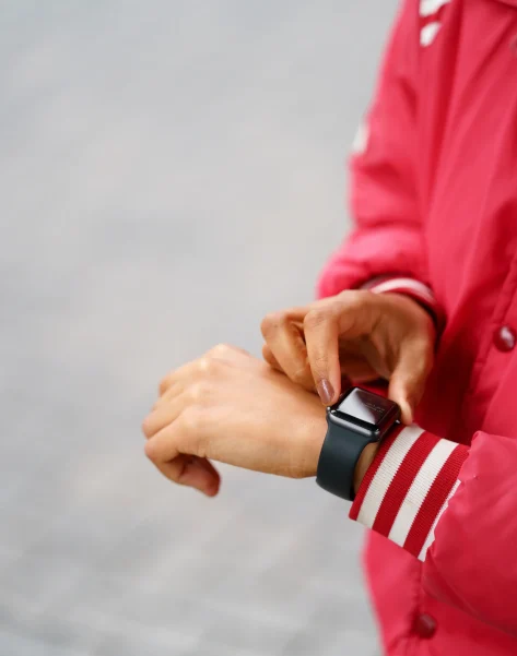 woman-using-smartwatch-technology